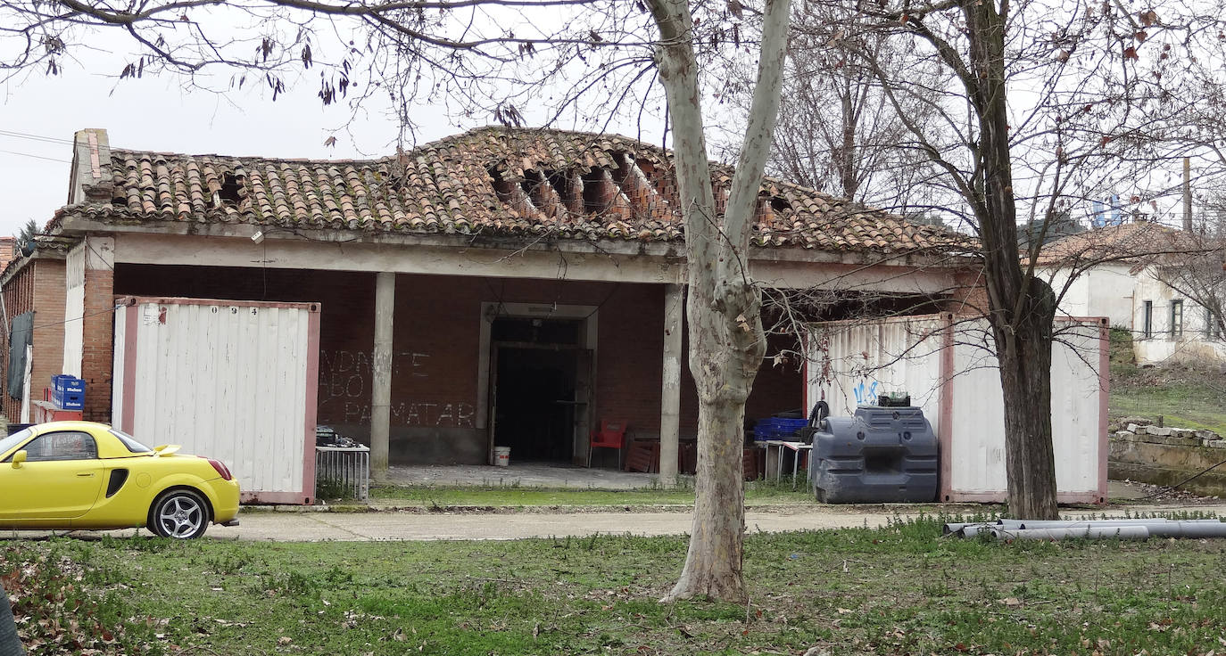 Grupo de viviendas San Alberto El Magno, inaugurado en 1951 y abandonado hoy a la espera de su urbanización.