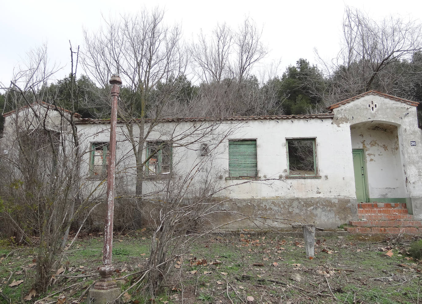 Grupo de viviendas San Alberto El Magno, inaugurado en 1951 y abandonado hoy a la espera de su urbanización.