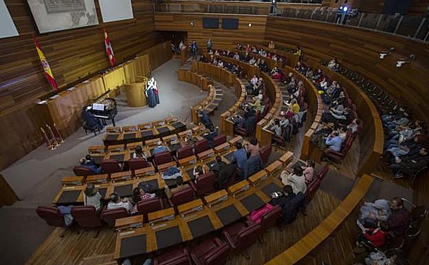 Representación teatral en el hemiciclo de las Cortes durante el 35 aniversario del Estatuto de Autonomía, en 2018.
