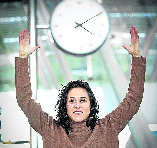 Boquete, capitana de la selección española y en el último Mundial y 56 veces internacional, en el aeropuerto de Santiago.