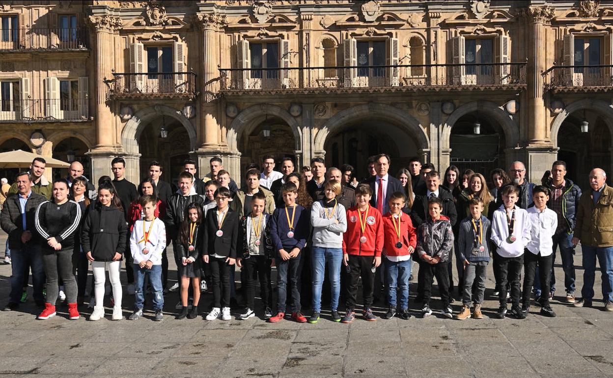 Recepción municipal a los campeones salmantinos de Kickboxing