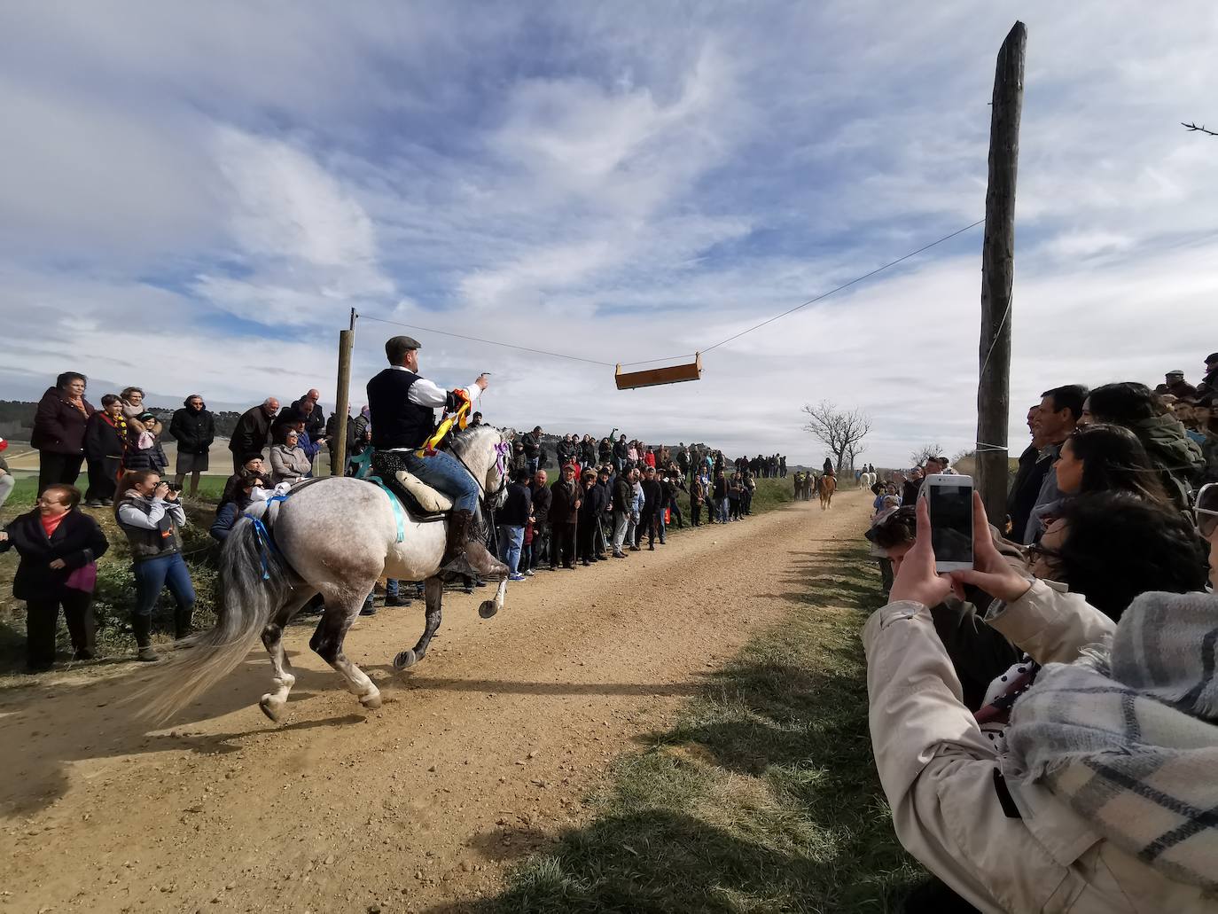 Los quintos cumplen con la tradición de carnaval. 