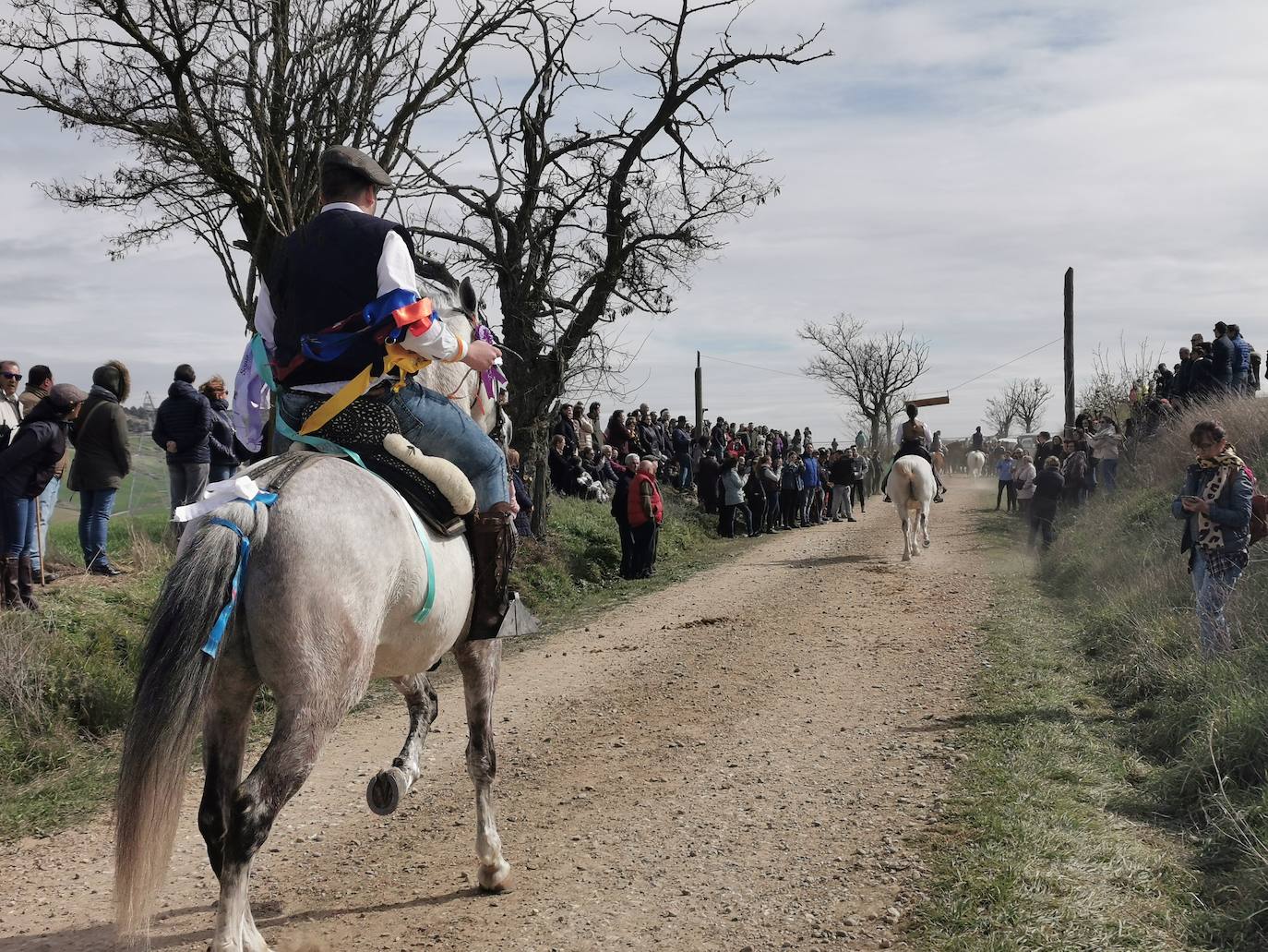 Los quintos cumplen con la tradición de carnaval. 