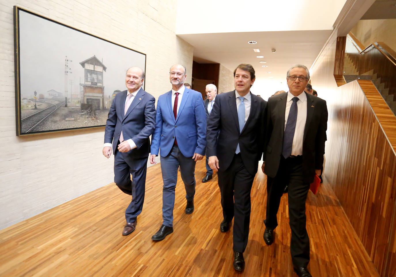Los presidentes de la Junta y de las Cortes, Alfonso Fernández Mañueco y Luis Fuentes, participan en el acto de presentación del Consejo de la Profesión Médica de Castilla y León. Junto a ellos, el presidente del Colegio de Médicos de Castilla y León, José Luis Díaz; y el presidente de la Confederación Estatal de Sindicatos Médicos (CESM), Tomás Toranzo.