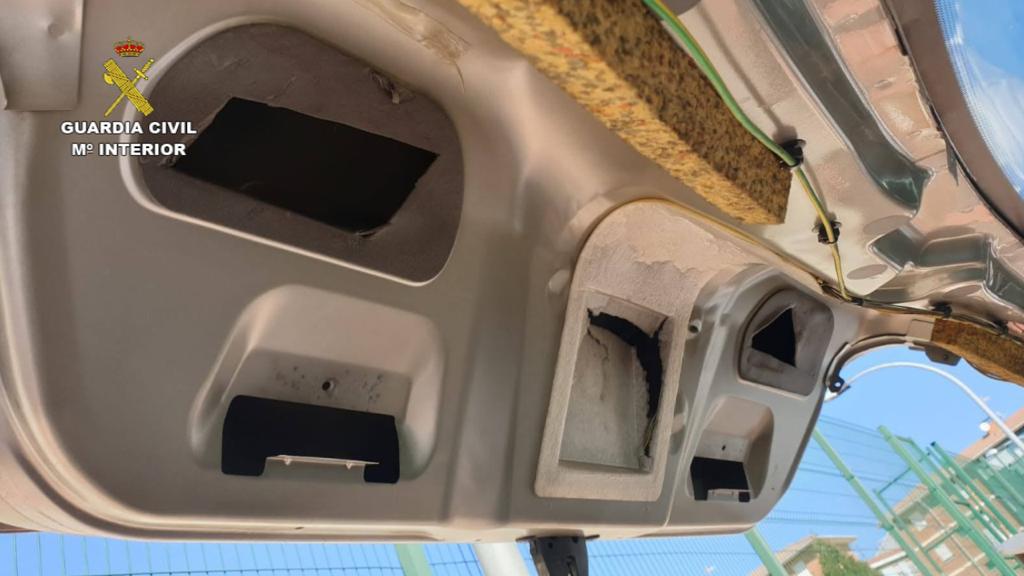 La Guardia Civil desmantela una organización criminal dedicada al tráfico de marihuana y cocaína desde Asturias hacia León. En total han sido detenidas 5 personas, habiéndose realizado un total de 4 registros domiciliarios.