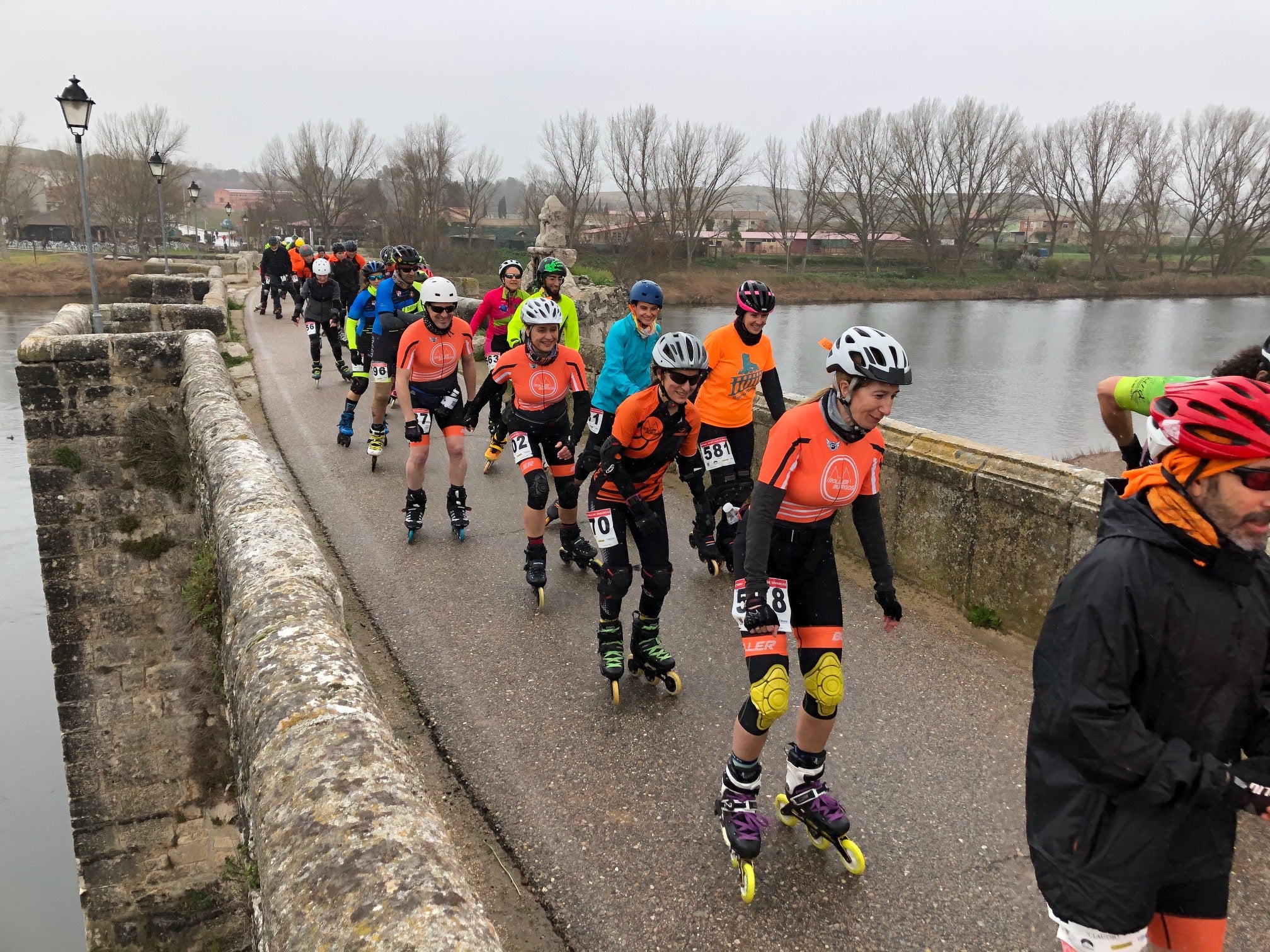 Fotos: Las imágenes de los patinadores de la carrera de Simancas