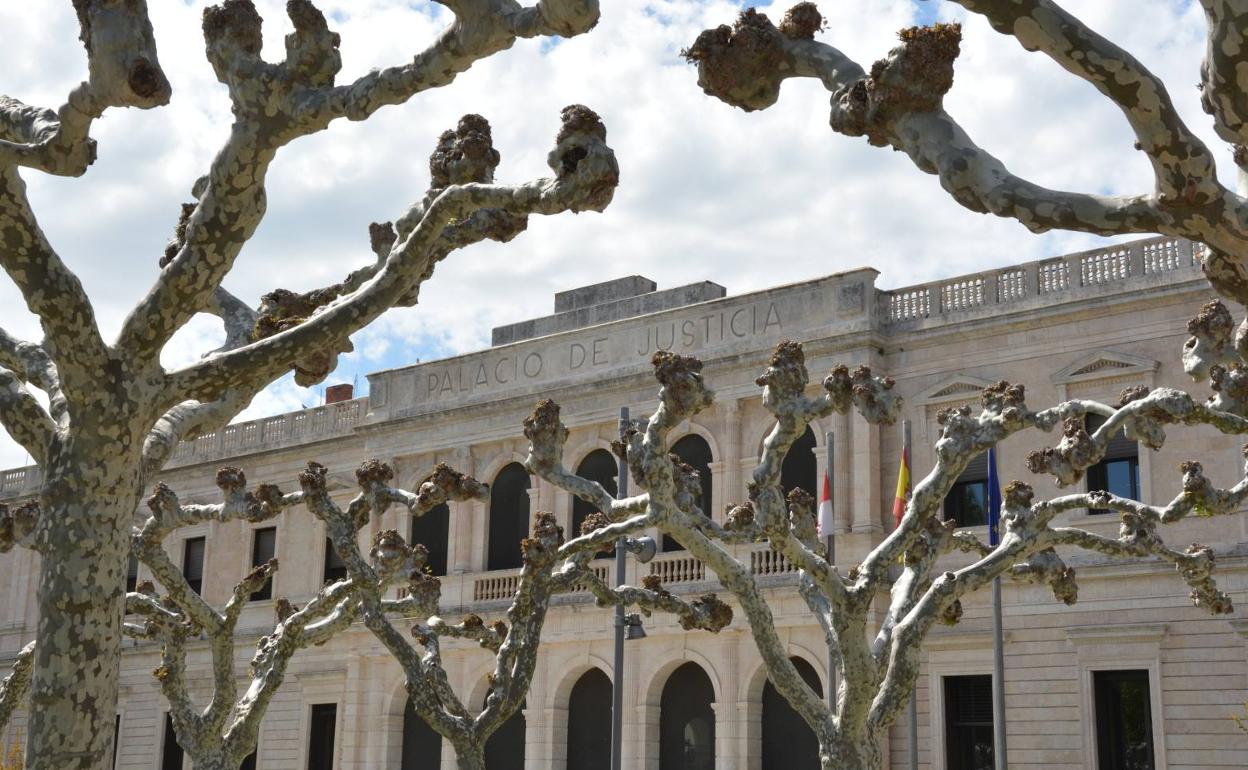 Piden 159 años de prisión para una mujer y un hombre por abusar sexualmente de la hija de ella