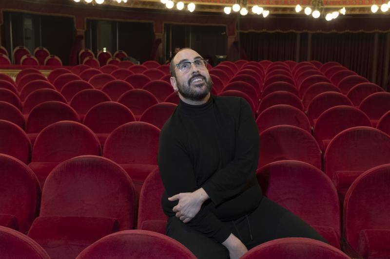 Alberto Velasco, en el patio de butacas del Teatro Calderón, tras el ensayo de la obra.