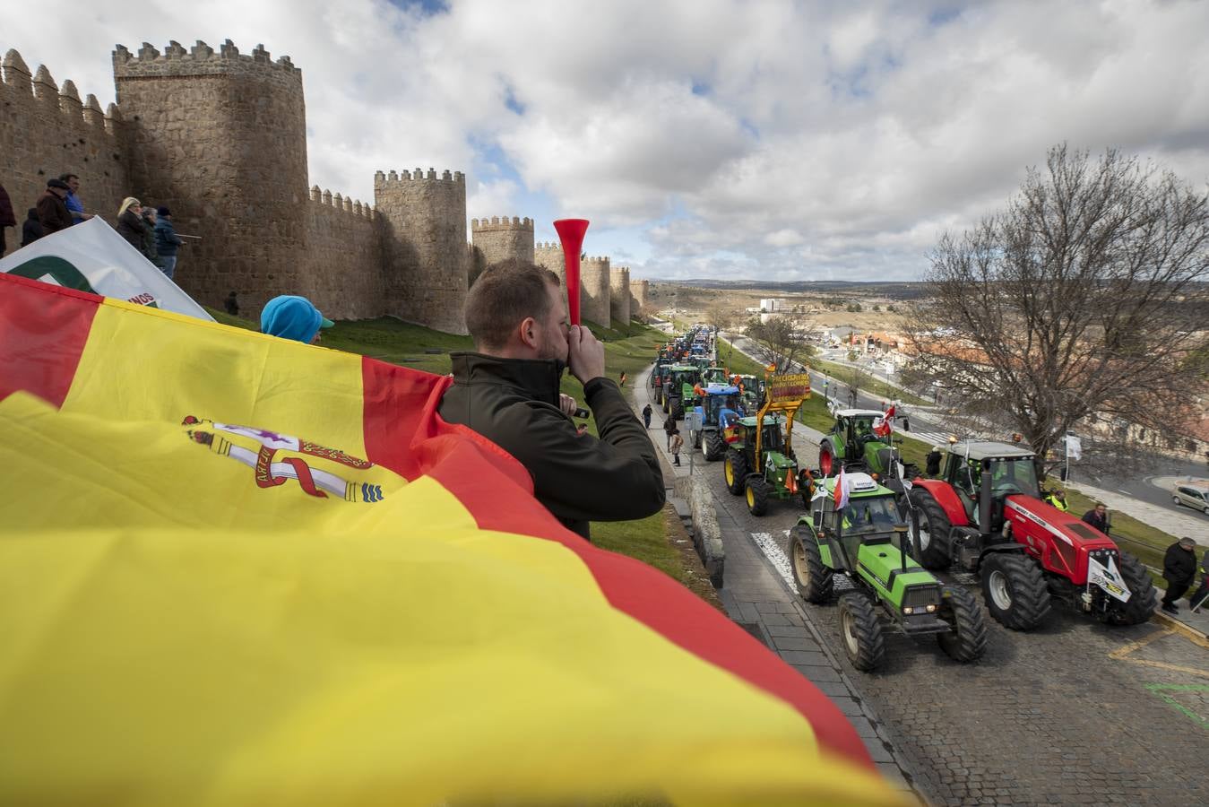 Tractorada de protesta, organizada por UPA y UCCL, en Ávila para exigir precios justos en el campo.