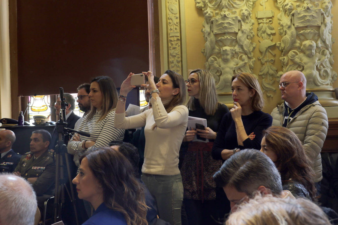 Fotos: Lectura del manifiesto de Día de la Mujer en el Ayuntamiento de Valladolid