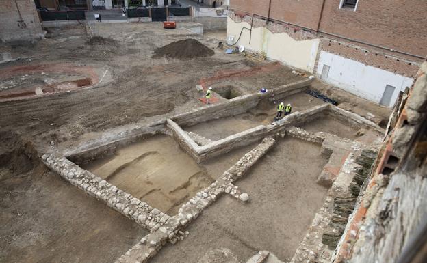 Muros descubiertos de los conventos antiguos de San Quirce y Santa Julita. 