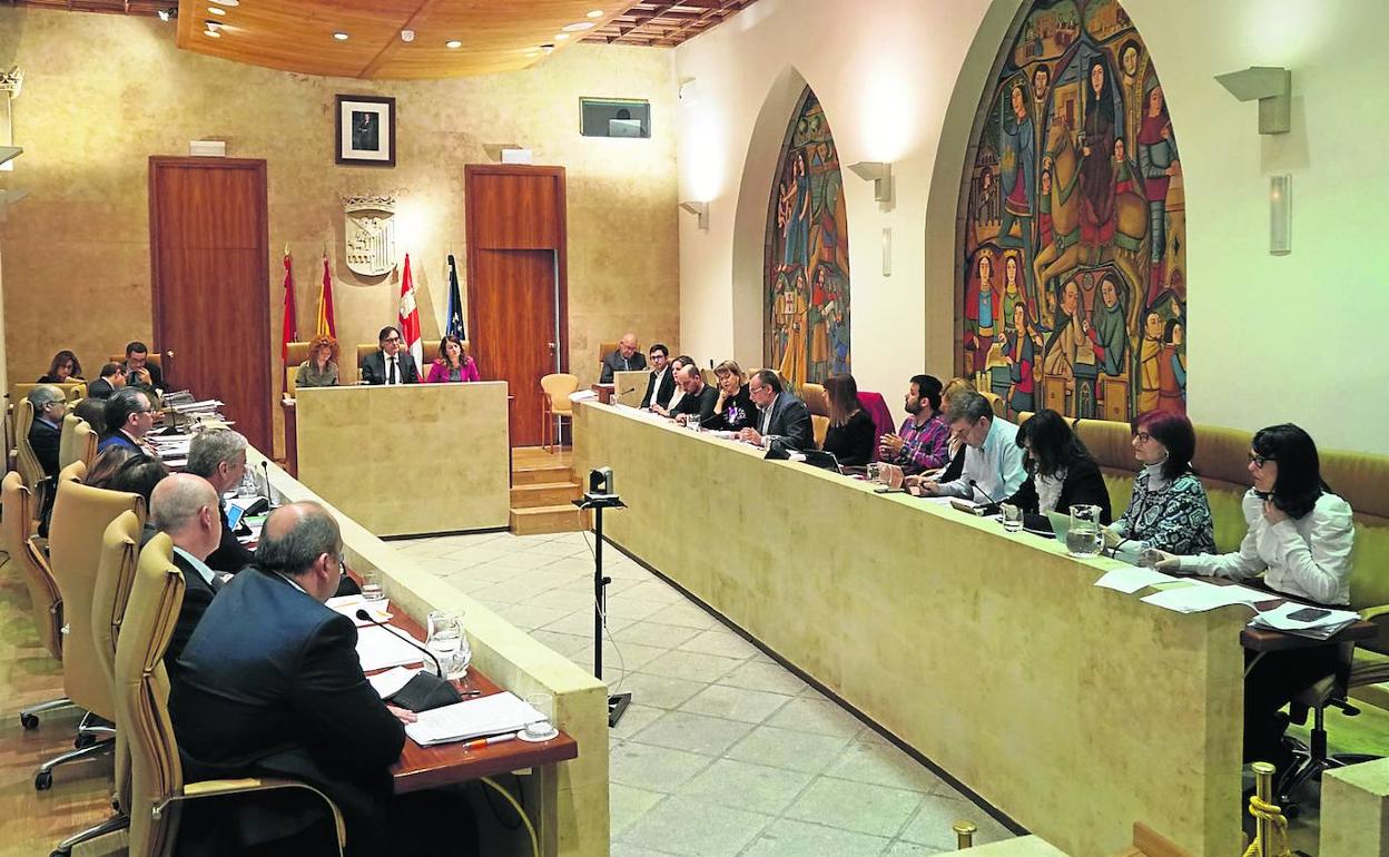 Un momento de la sesión plenaria que celebró ayer la corporación local en el Ayuntamiento deSalamanca