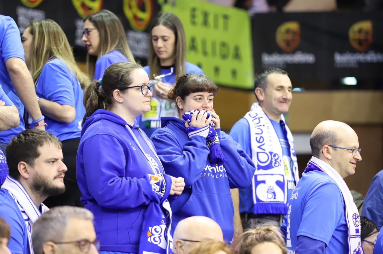 Fotos: Aficion en la final de la Copa de la Reina