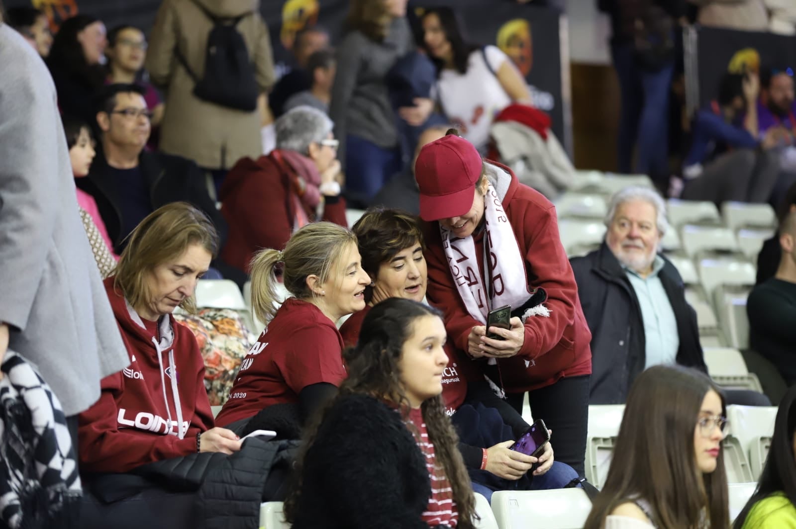 Fotos: Aficion en la final de la Copa de la Reina