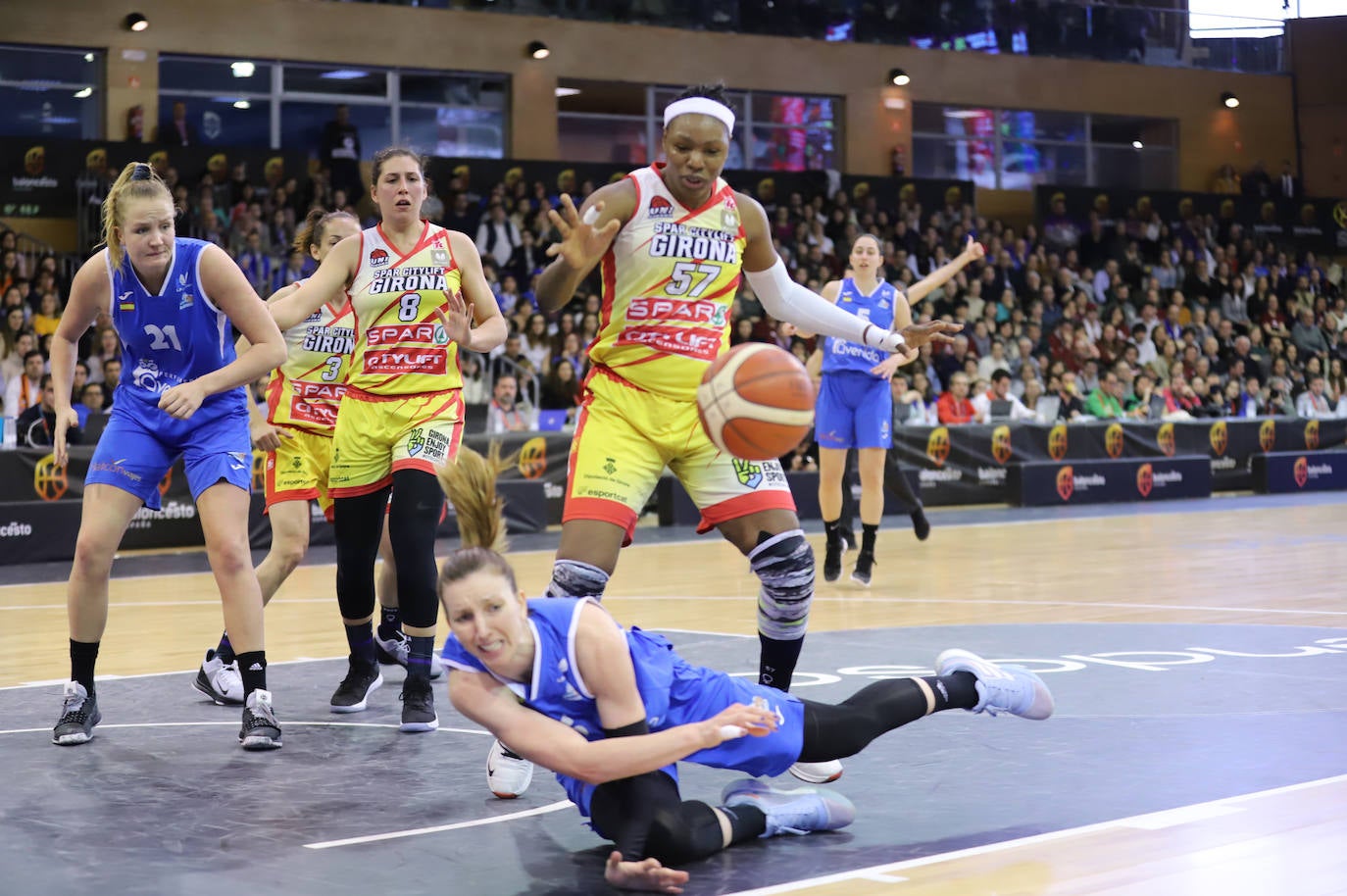 Fotos: El CB Avenida reina en su Copa y hace historia ante Girona con su noveno título (76-58)