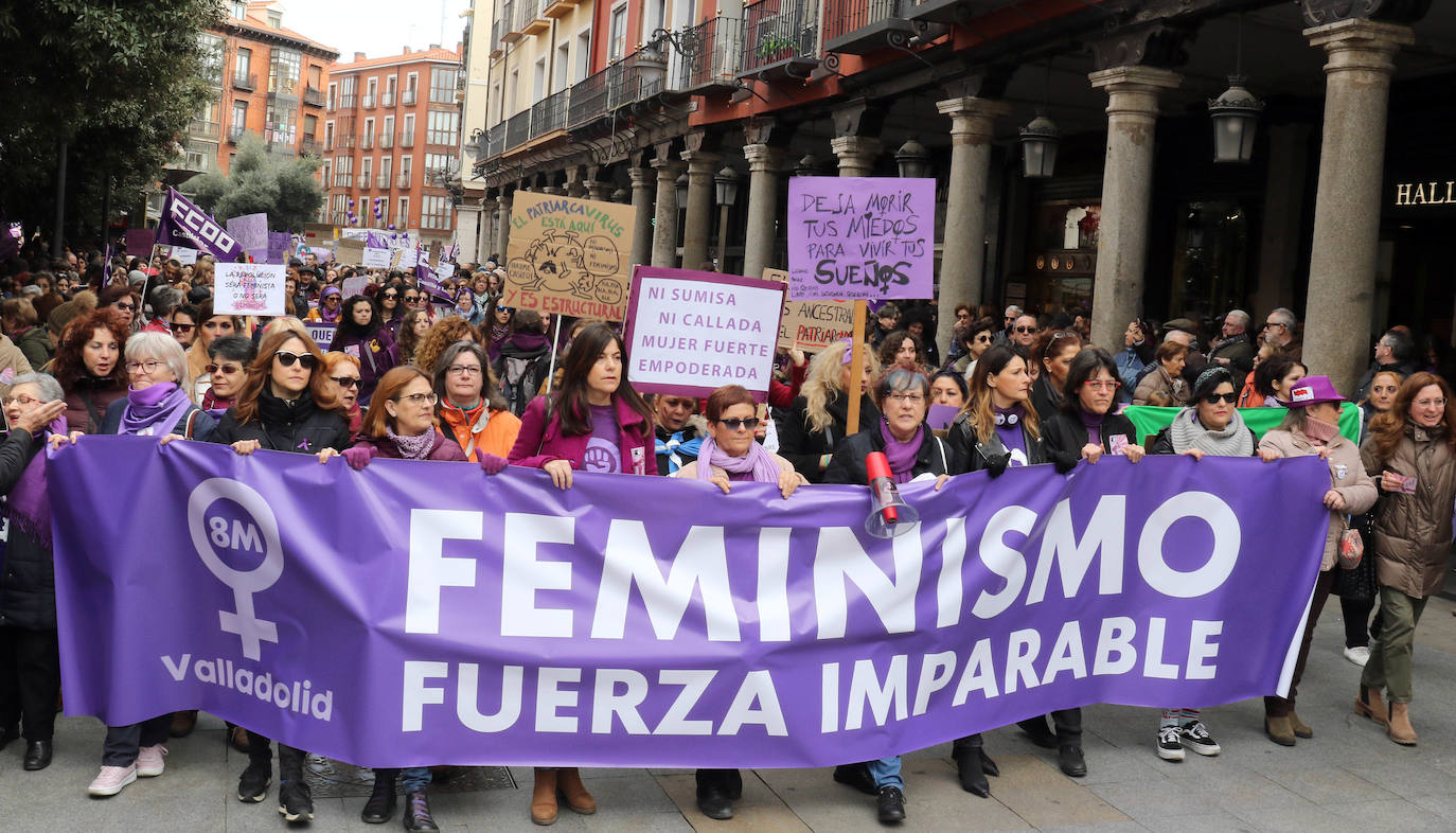 Miles de personas salen a la calle en Valladolid para reclamar la igualdad real de las mujeres.