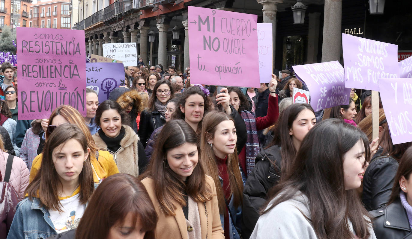 Miles de personas salen a la calle en Valladolid para reclamar la igualdad real de las mujeres.