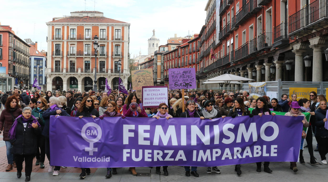 Miles de personas salen a la calle en Valladolid para reclamar la igualdad real de las mujeres.