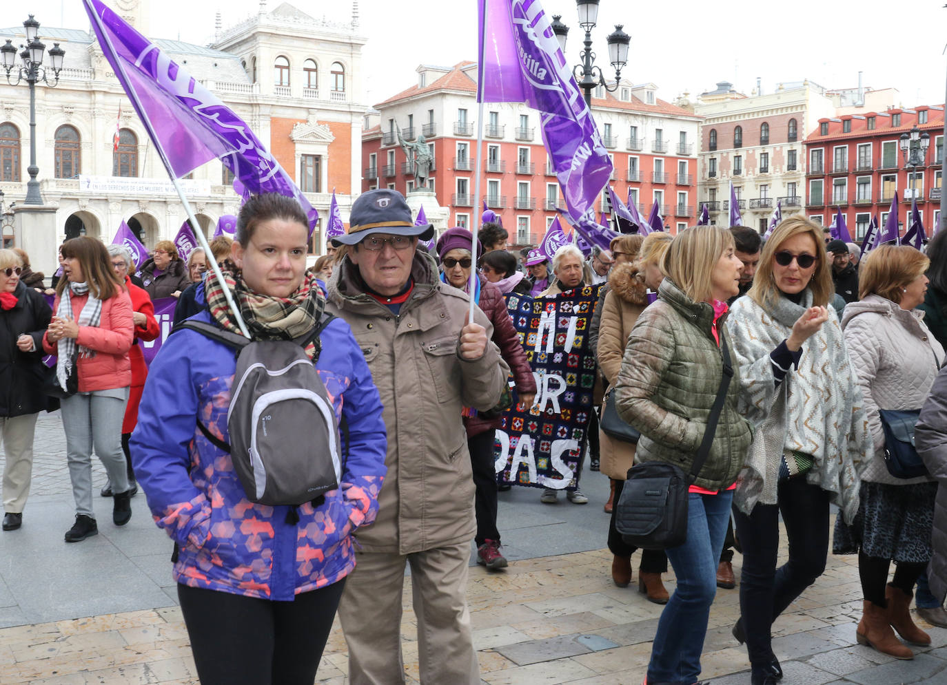 Miles de personas salen a la calle en Valladolid para reclamar la igualdad real de las mujeres.