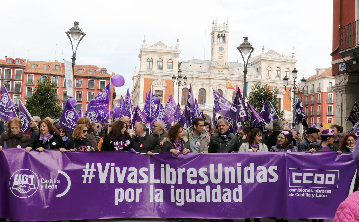 Miles de personas salen a la calle en Valladolid para reclamar la igualdad real de las mujeres.