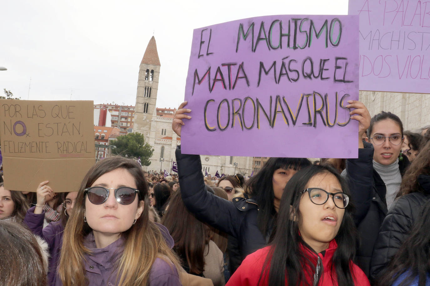 Miles de personas salen a la calle en Valladolid para reclamar la igualdad real de las mujeres.