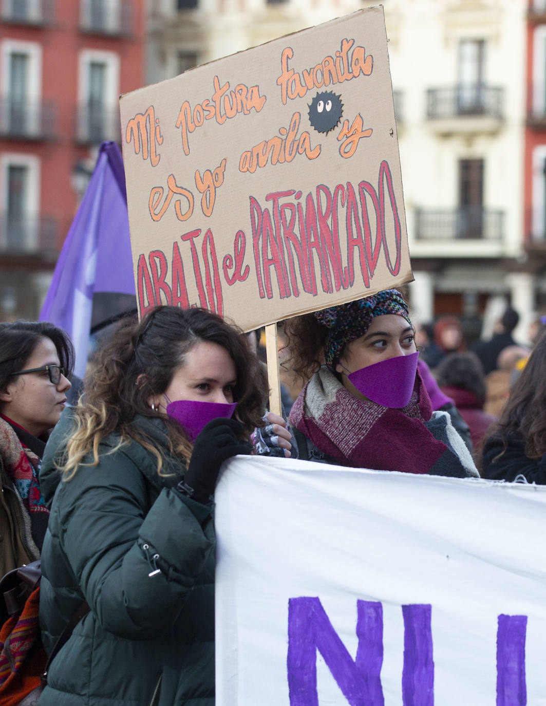 Miles de personas han recorrido las calles de la capital en la manifestación nocturna convocada con motivo del Día Internacional de la Mujer