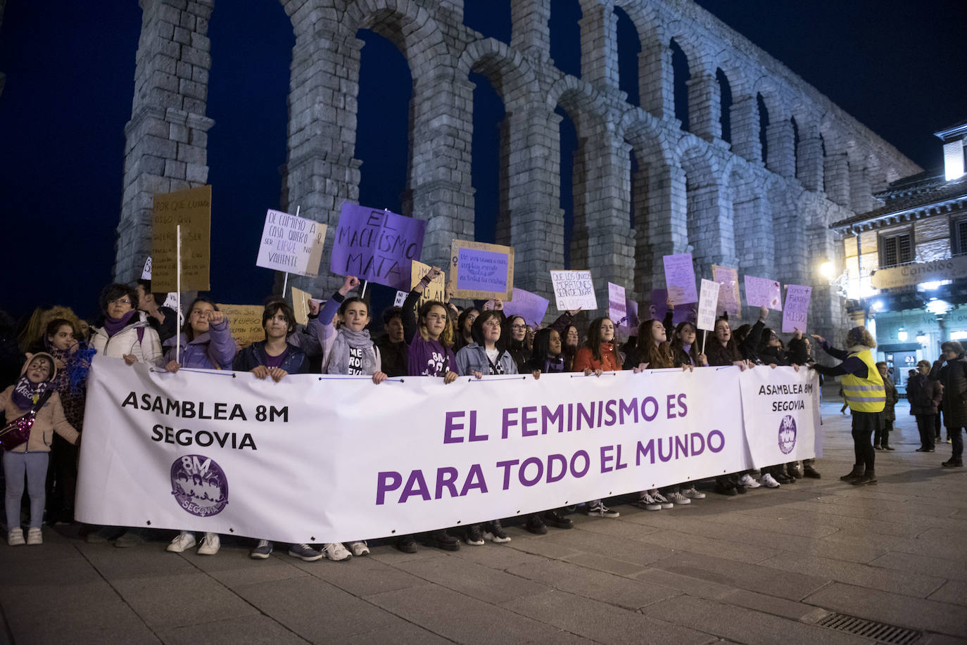 Lectura del manifiesto desde la terraza de Santa Columba, al finalizar la manifestación. 