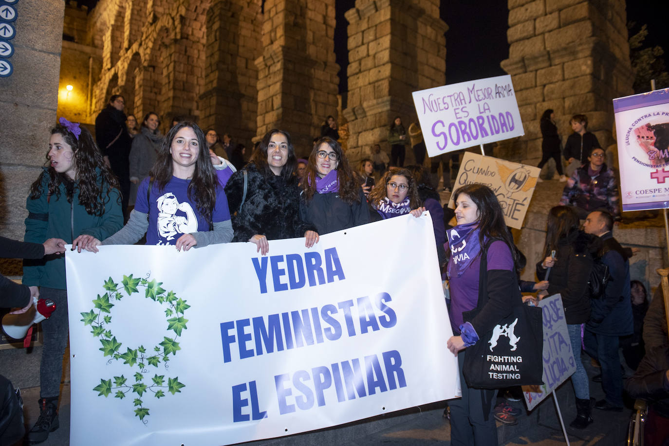 Lectura del manifiesto desde la terraza de Santa Columba, al finalizar la manifestación. 