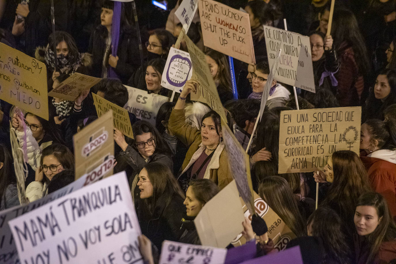 Lectura del manifiesto desde la terraza de Santa Columba, al finalizar la manifestación. 