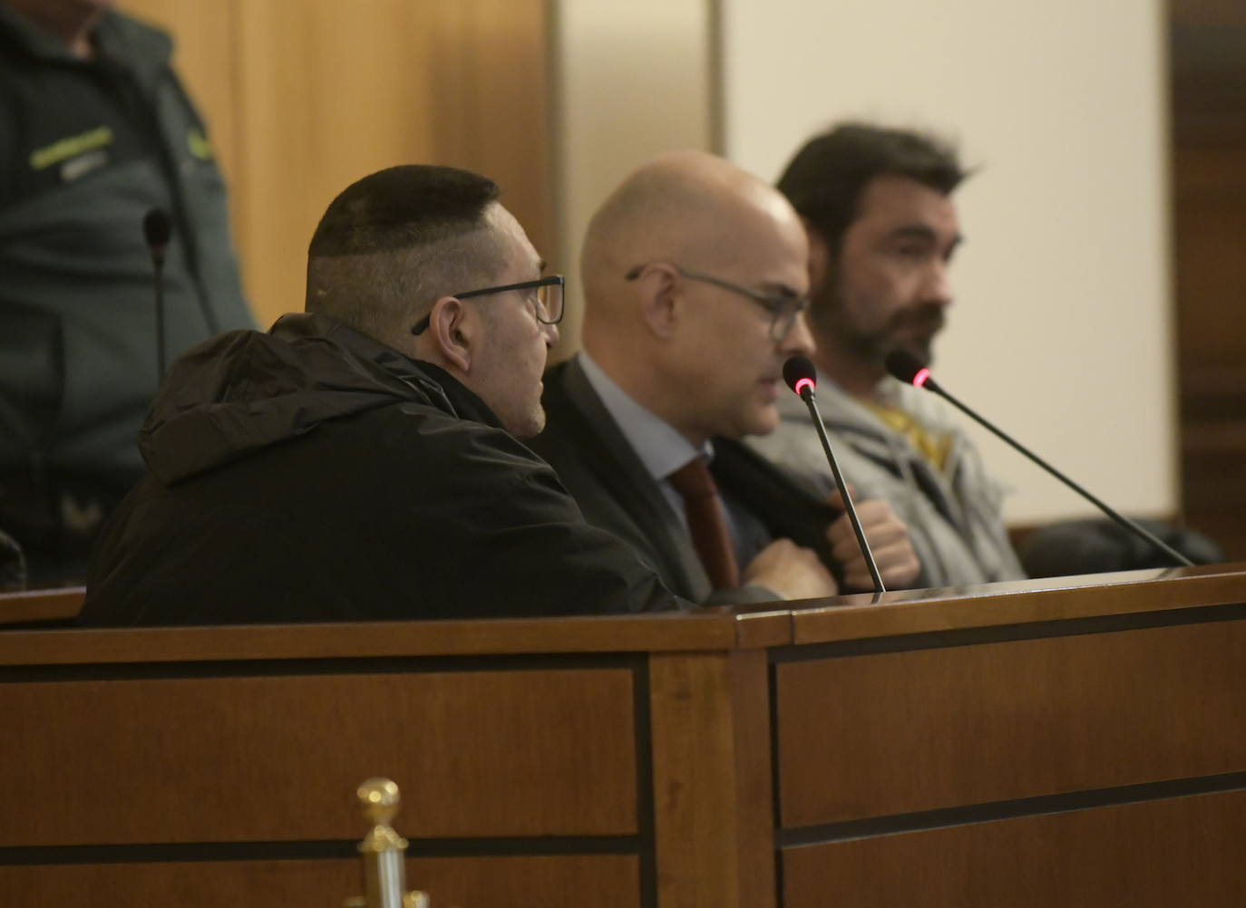 Juicio a un ladrón reincidente en Valladolid por robo con fuerza en viviendas y establecimientos de la ciudad.