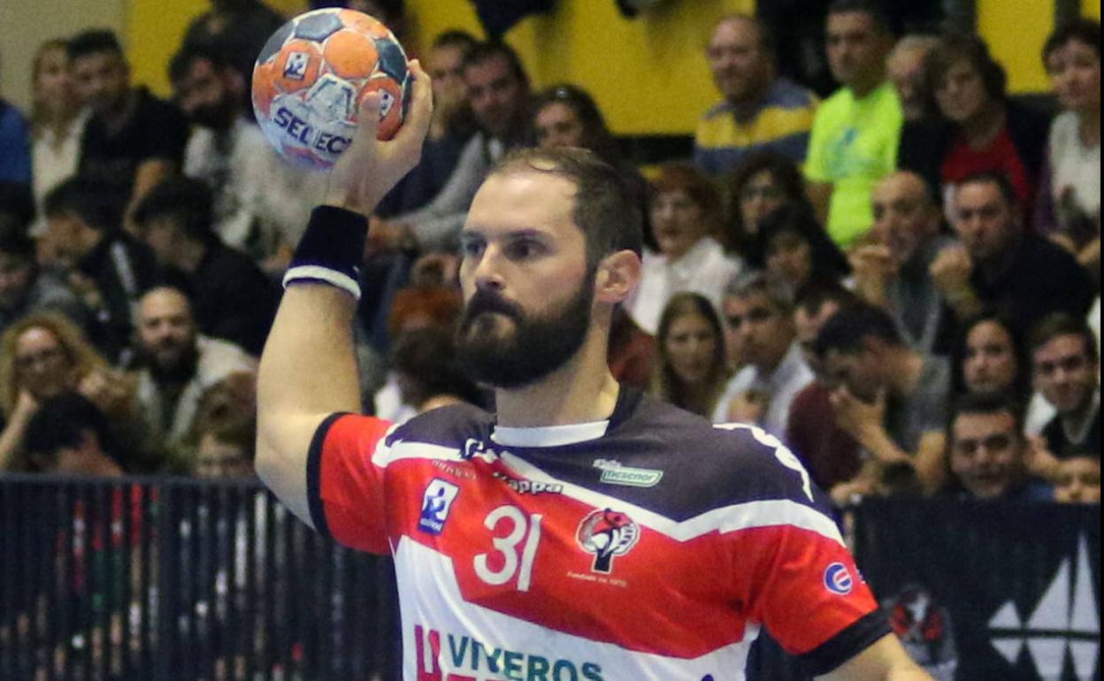 Adrián Rosales, en un partido de esta temporada. 