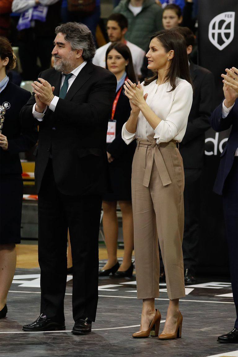 Doña Letizia junto al ministro. 