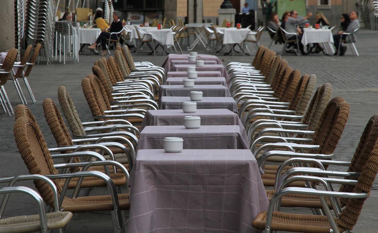 Terraza vacía de la Plaza Mayor, ayer. 