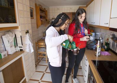 Imagen secundaria 1 - Carlos Calle, Iara Grosso, Joana Bolling y Sergio de la Fuente matan el tiempo en sus casas. 