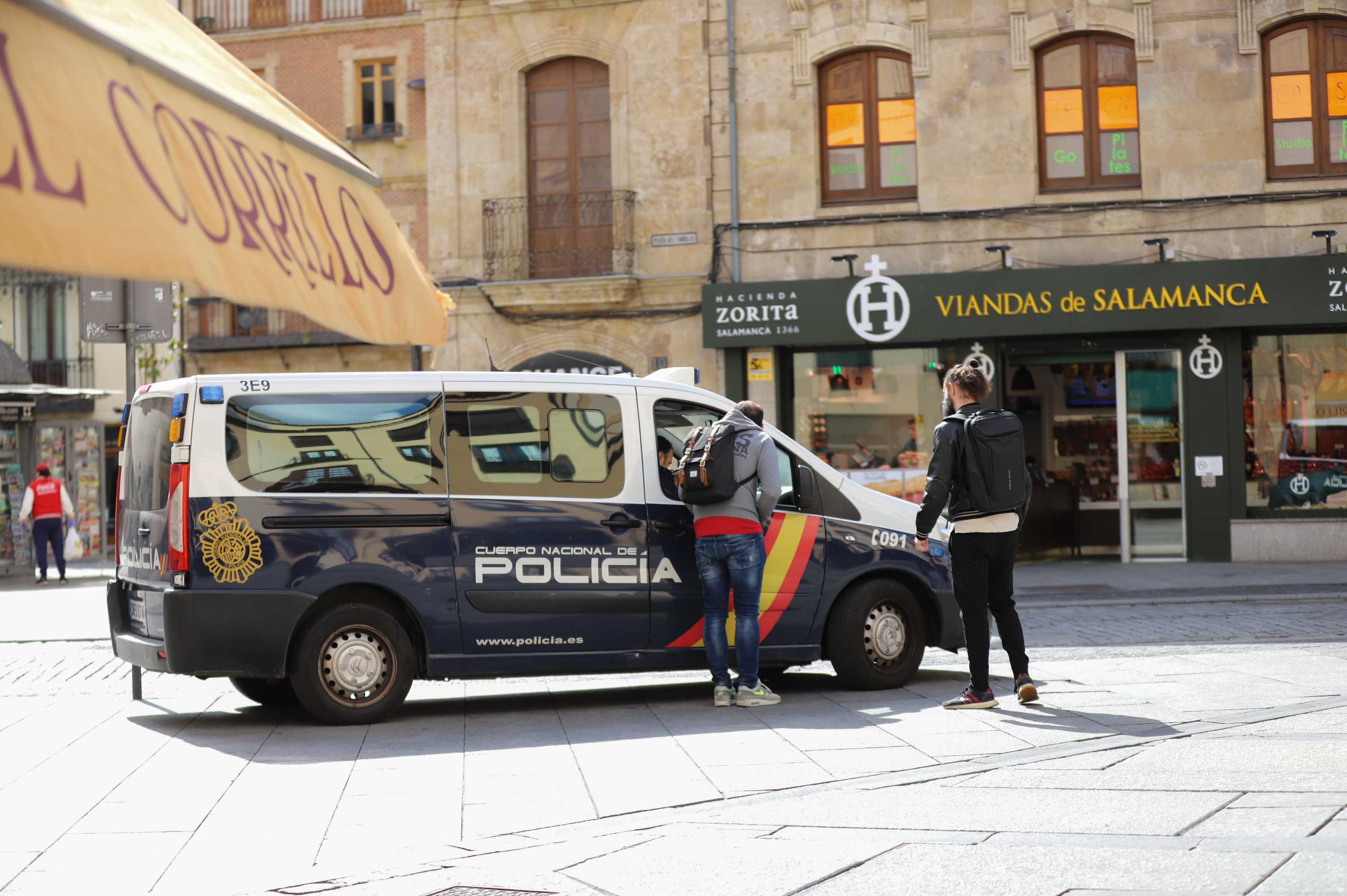 Salamanca ha vivido hoy el primer día en estado de alerta con las calles prácticamente vacías. 