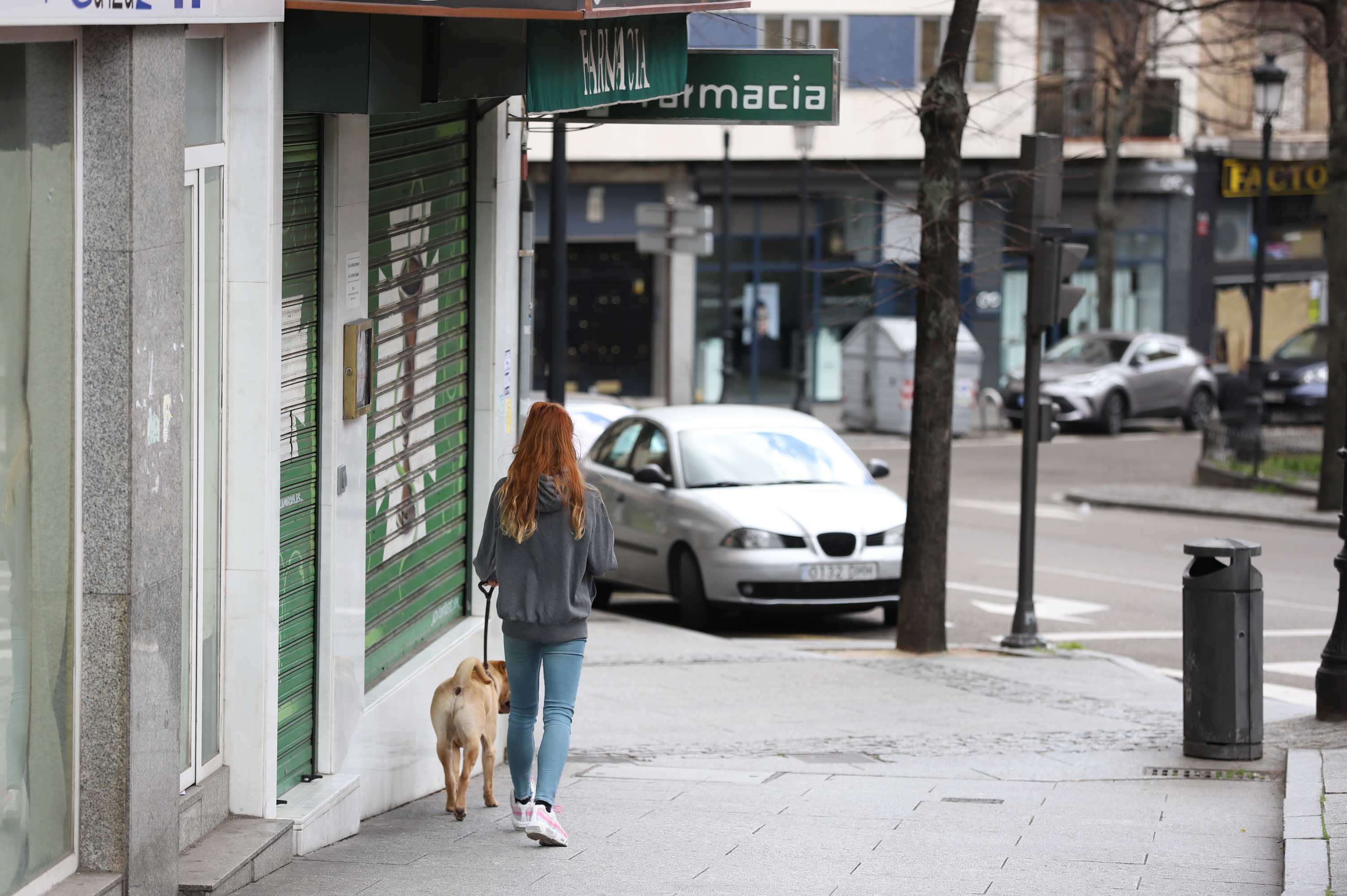 Salamanca ha vivido hoy el primer día en estado de alerta con las calles prácticamente vacías. 