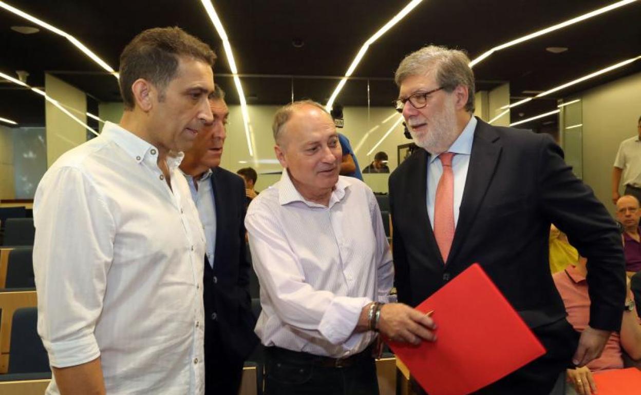 Vicente Andrés (CC OO), Faustino Temprano (UGT) y Santiago Aparicio (Cecale)