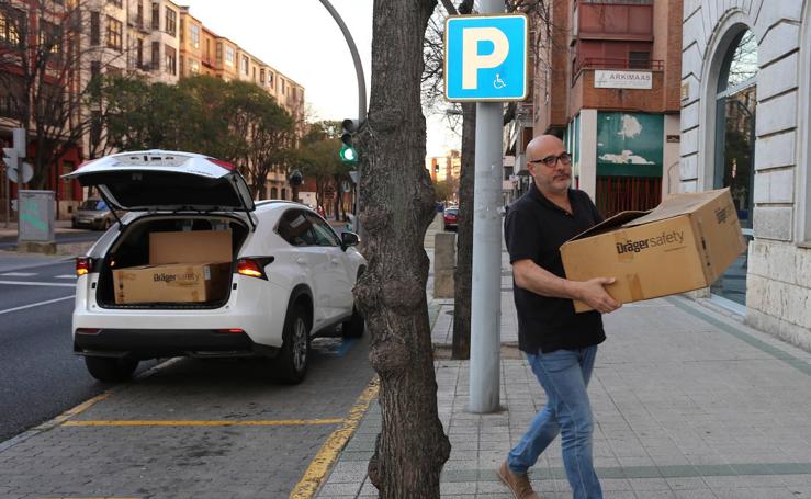 Decenas de cajas con material médico llegan a Palencia tras la solicitud de la Junta