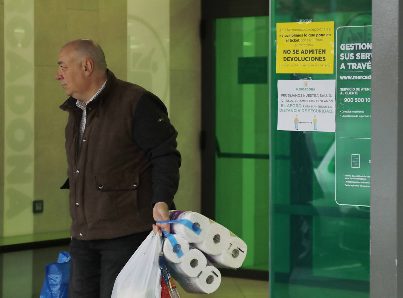 Fotos: Primer día laborable en Estado de Alerta en Palencia