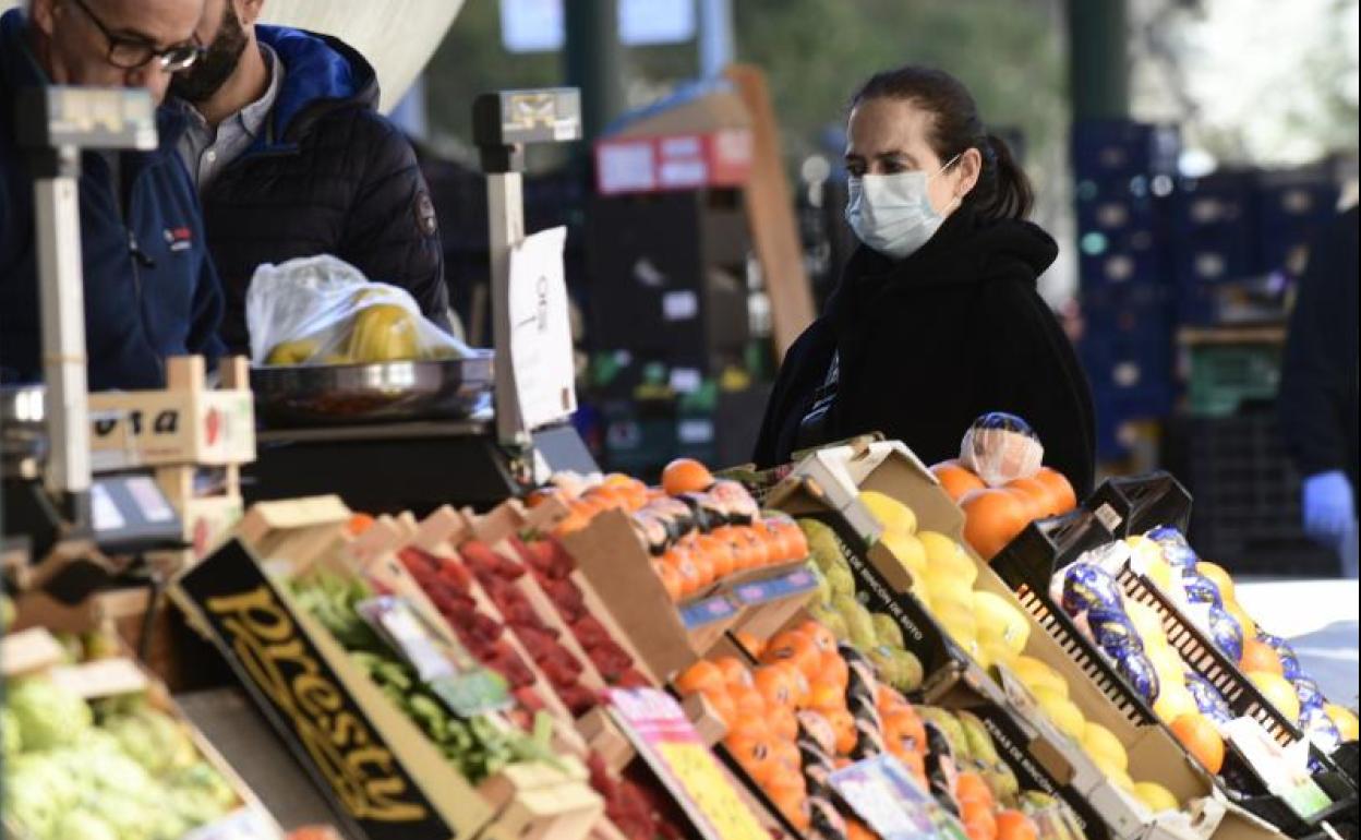 Mercado en la Plaza de España de Valladolid el pasado sábado