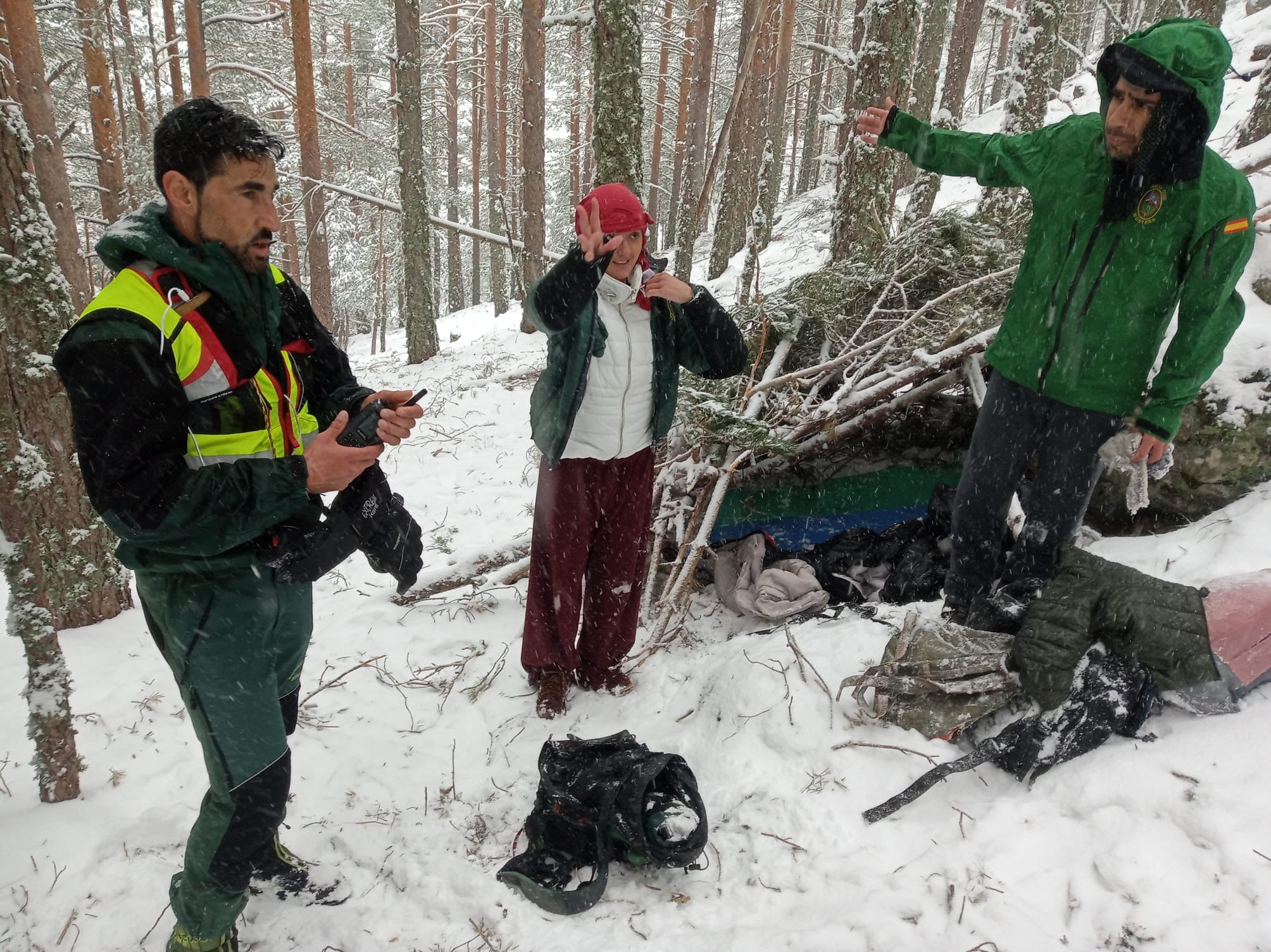 Fotos: Rescate en Navacerrada de dos senderistas que se saltan el estado de alarma