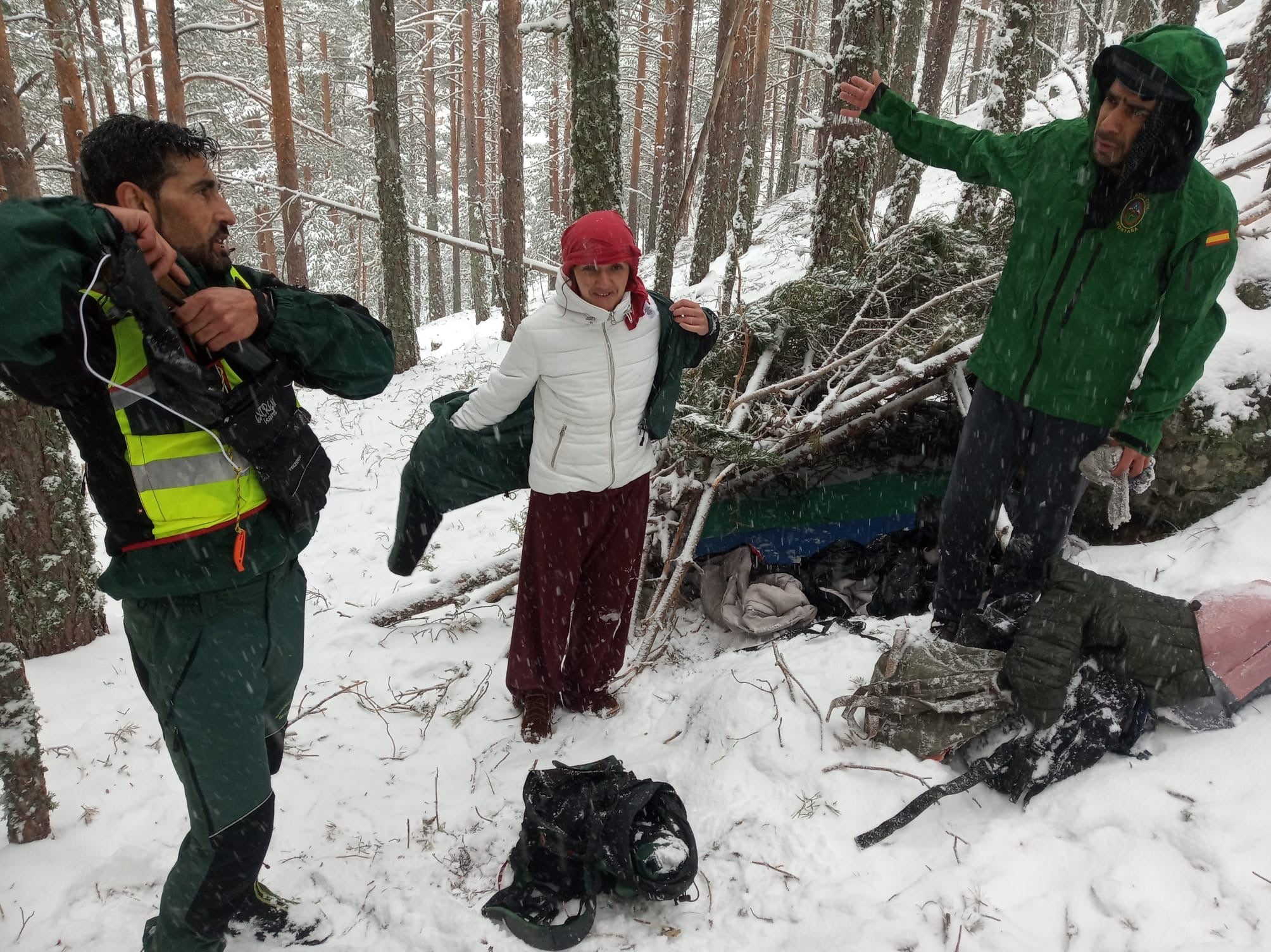 Fotos: Rescate en Navacerrada de dos senderistas que se saltan el estado de alarma