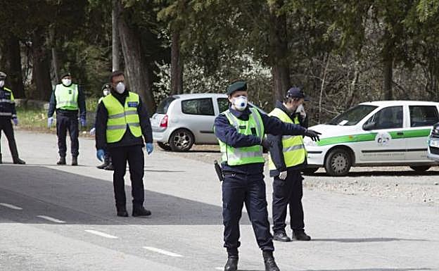 Controles en el paso fronterizo Quintanilla-San Martín del Pedroso. 