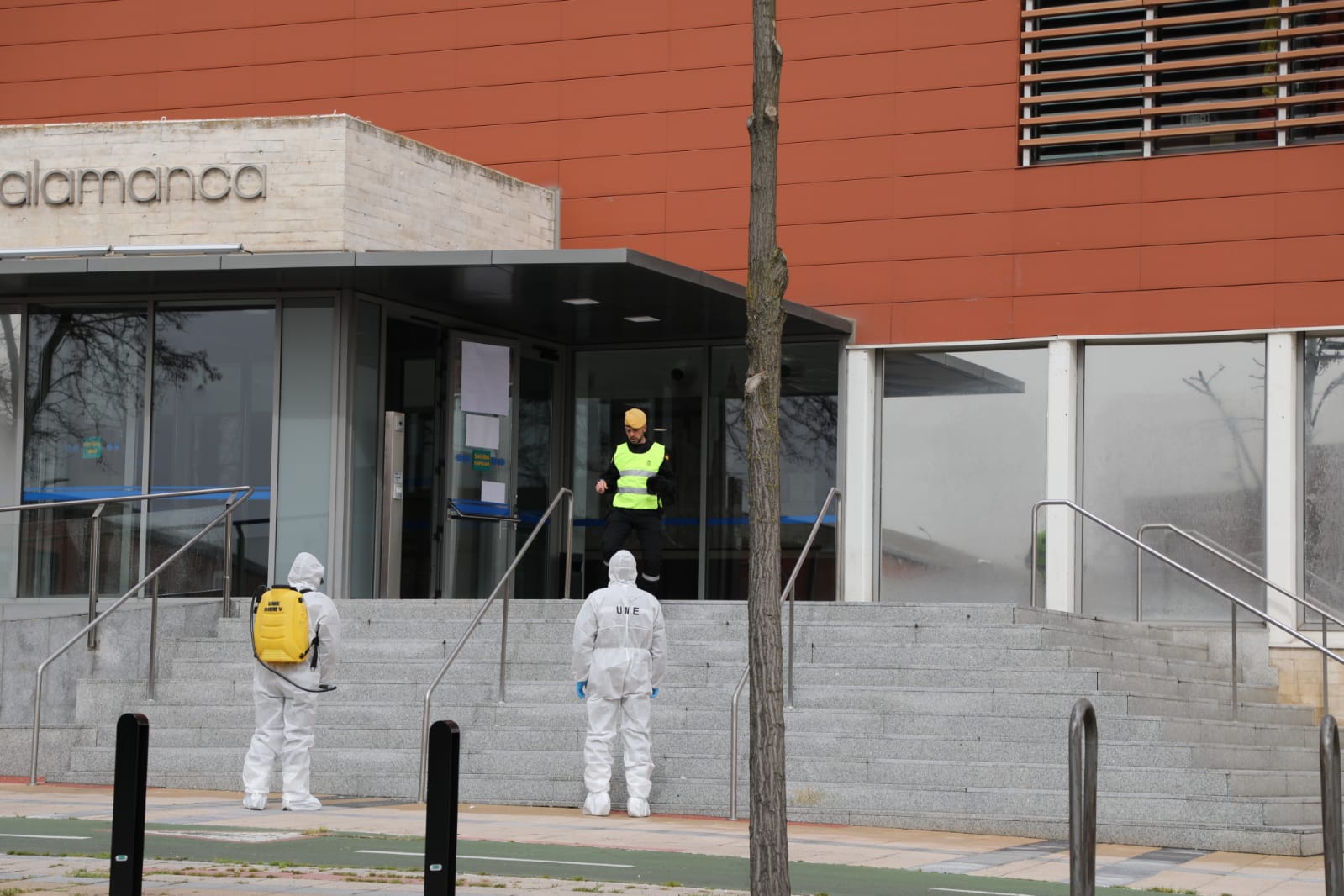 Fotos: La UME desinfecta las calles de Salamanca