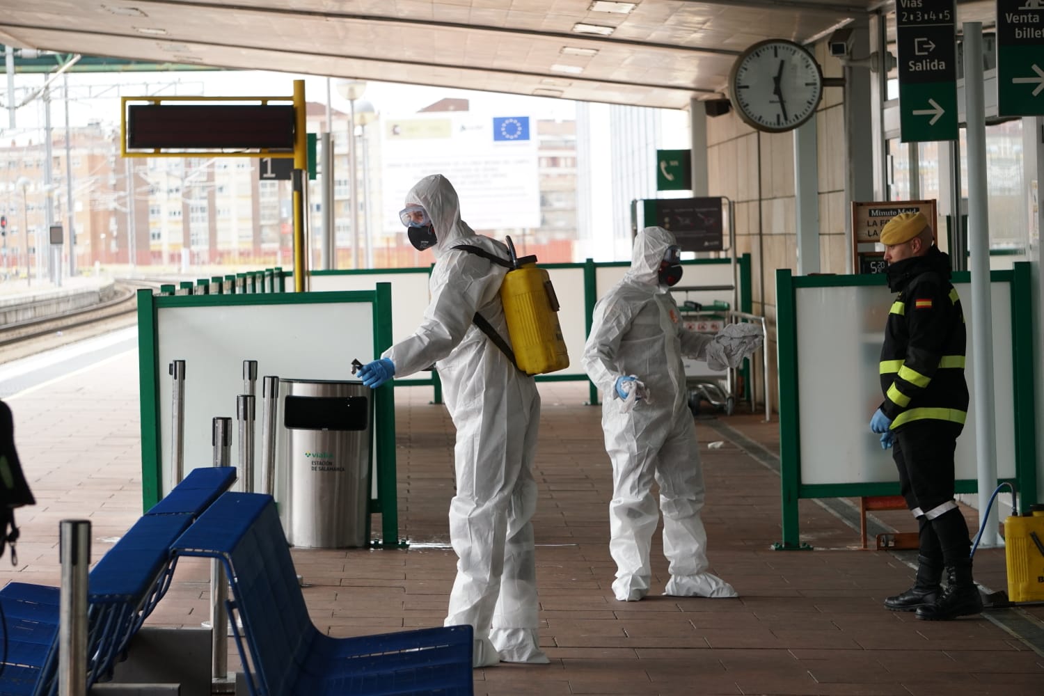 Fotos: La UME desinfecta las calles de Salamanca