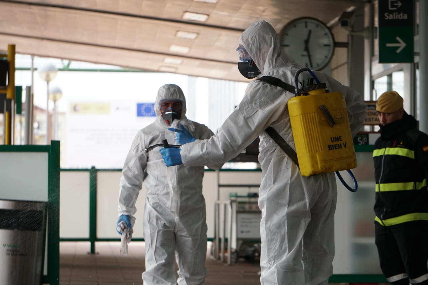 Fotos: La UME desinfecta las calles de Salamanca