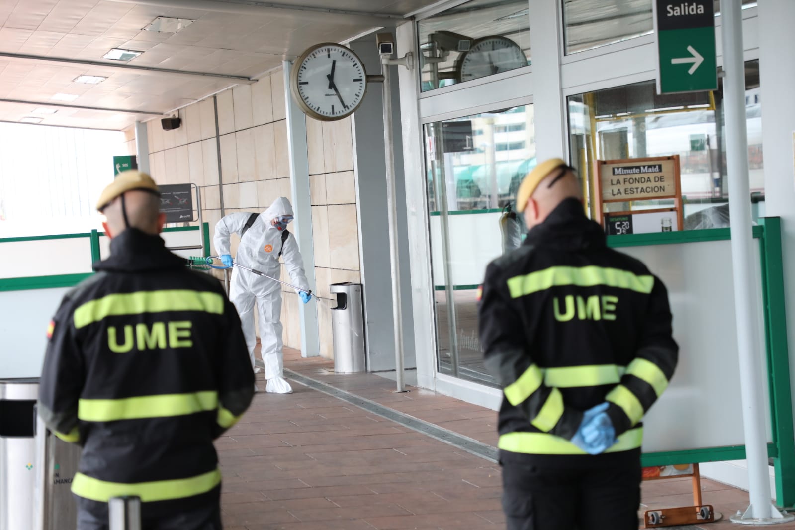 Fotos: La UME desinfecta las calles de Salamanca