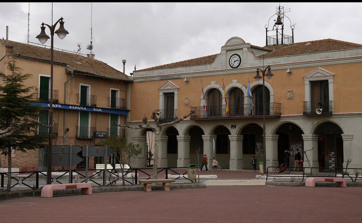 Plaza de Santa María la Real de Nieva, término al que pertenece la pedanía de Aragoneses, de donde era originario el anciano fallecido. 