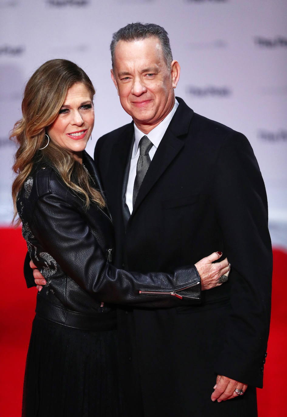 Tom Hanks y Rita Wilson, su pareja. El actor ya ha sido dado de alta en el hospital australiano donde permanecía, pero su esposa, Rita Wilson, sigue ingresada a día de hoy.