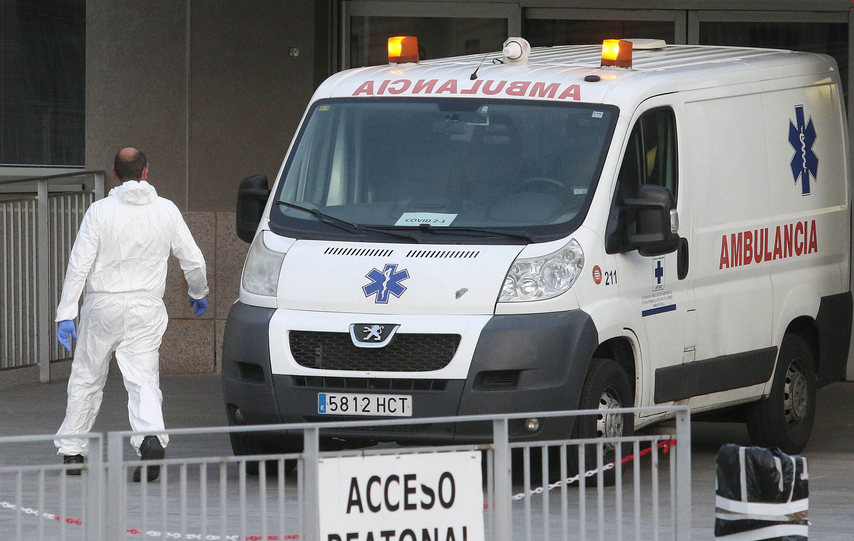 Entrada de urgencias del hospital general de segovia durante la crisis del coronavirus.